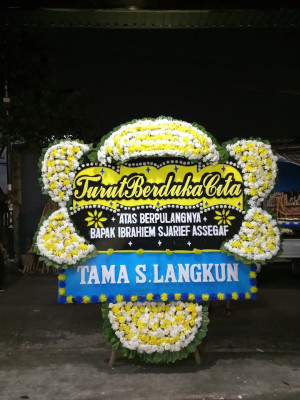 Papan Bunga Duka di Kusan Hilir