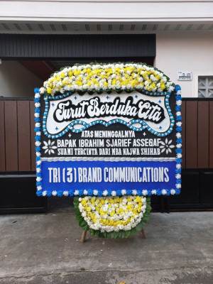 Papan Bunga Duka di Kusan Hilir